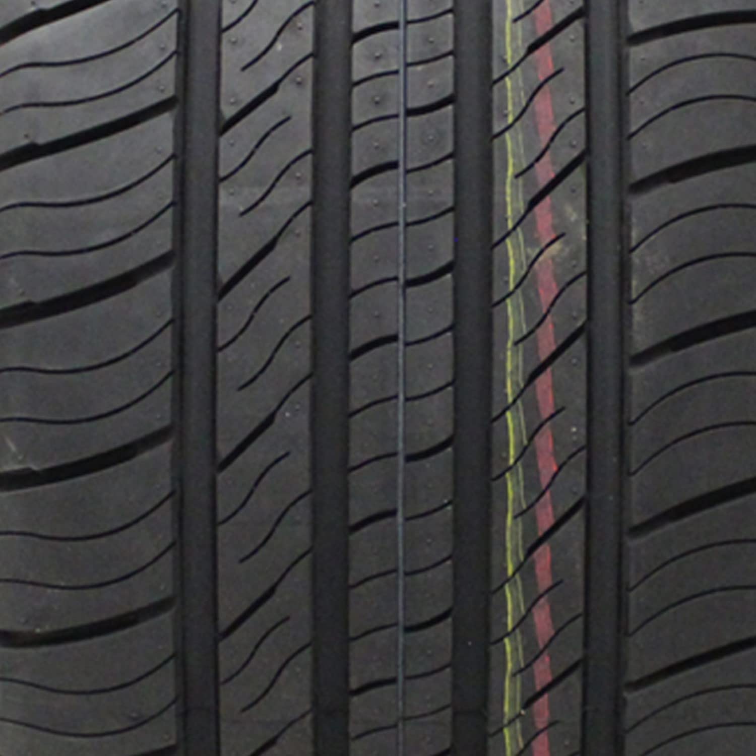 GT Radial Champiro Touring A/S 235/65R17 104H