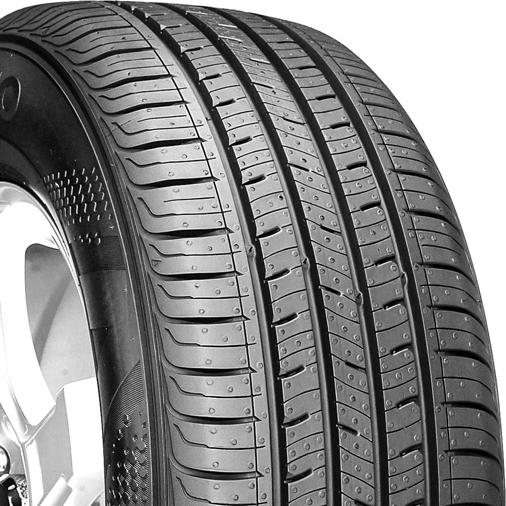 Kumho Solus Ta31 All-Season Tire - 235/65R17 104H