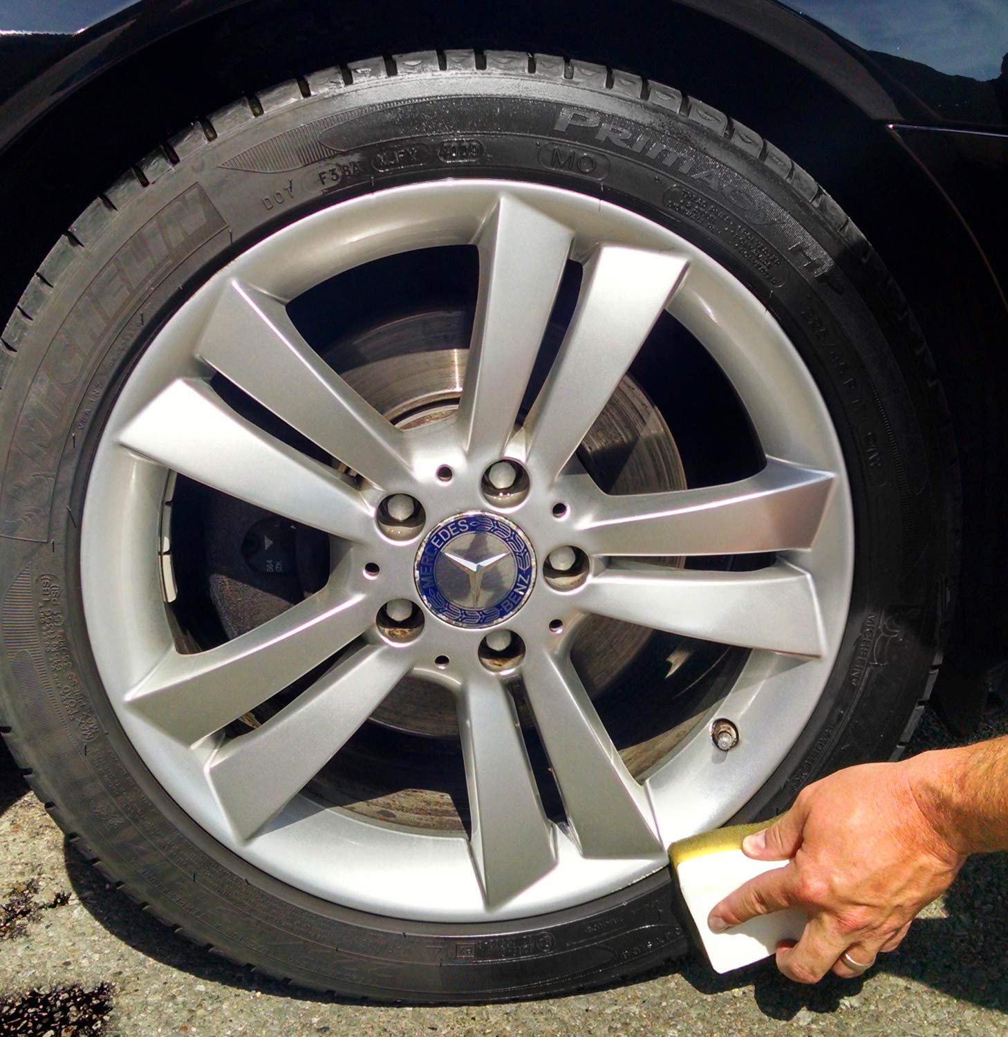 SONAX Tire Gloss Gel 235200 | Long-Lasting Rubber Conditioner | 500ml | Semi-Gloss Finish | Deep Black | Cleans & Protects Tires