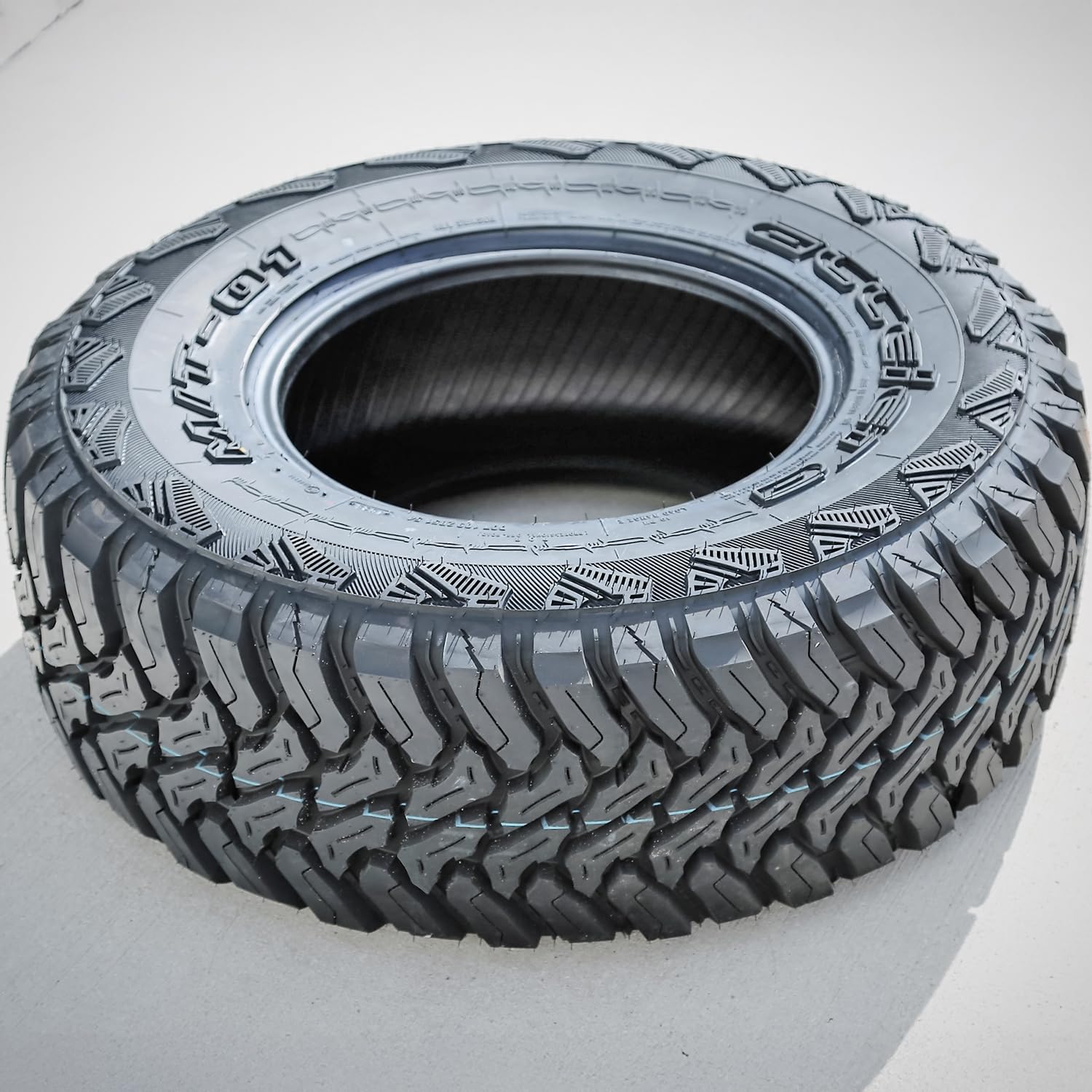 37X13.50R20 127Q E/10 Accelera M/T-01 Bw Hwy