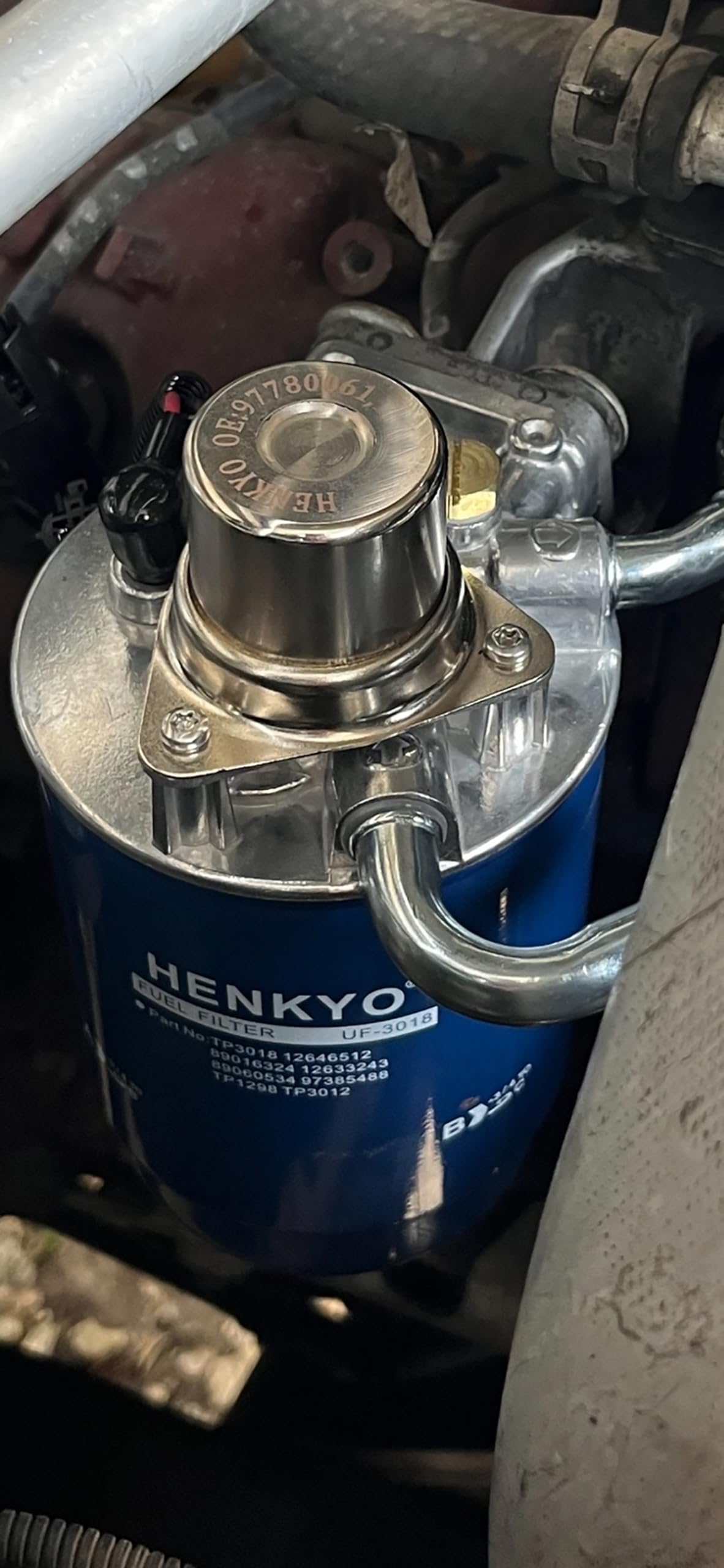 HENKYO Fuel Filter/Water Separator Housing Assembly - 2001-2004 Chevy Silverado/GMC Sierra 2500/3500 6.6L Duramax, Model 977800