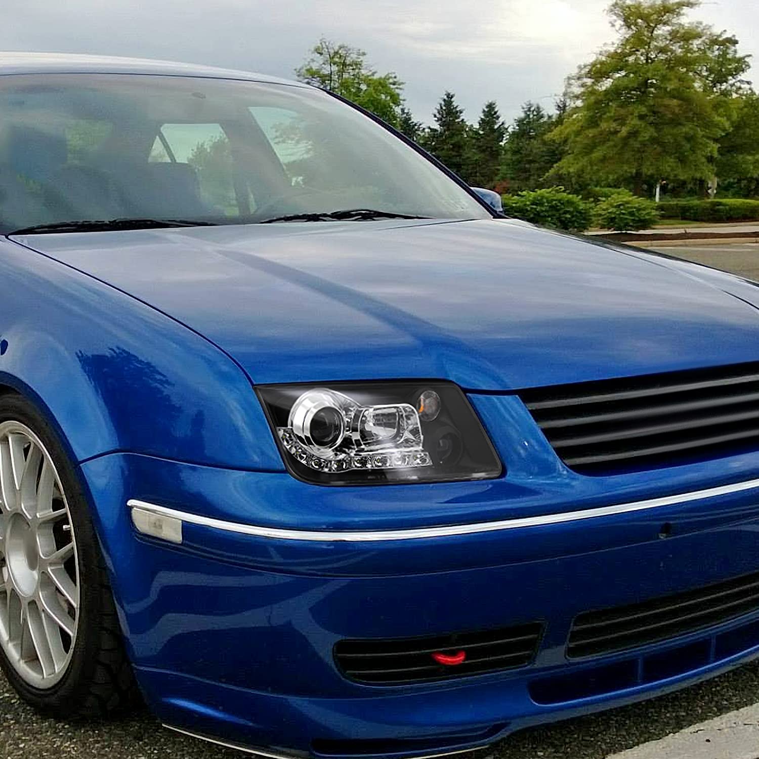 SPEC-D Tuning LED Black Projector Headlights for 1999-2004 Volkswagen Jetta/Bora Mk4 - Left + Right Pair, Clear Lens