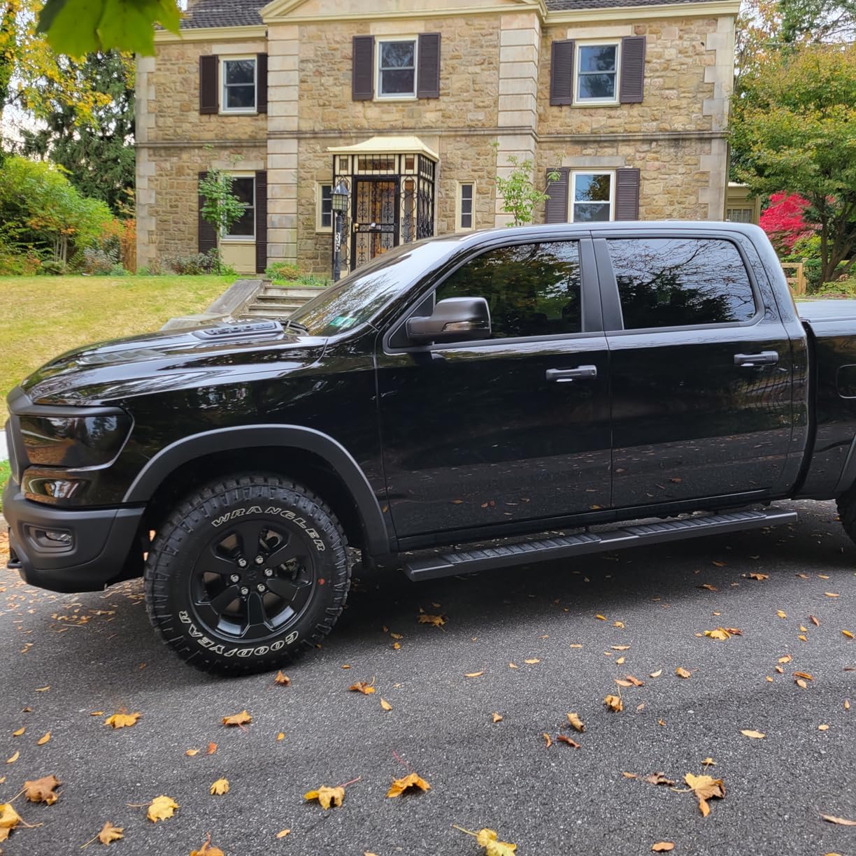 Comnova Side Steps Running Boards Compatible With 2019-2025 Dodge Ram 1500 Crew Cab New Body Style. 6.5 Inches Ram Rock Sliders Nerf Bars With Honeycomb Step Pad.