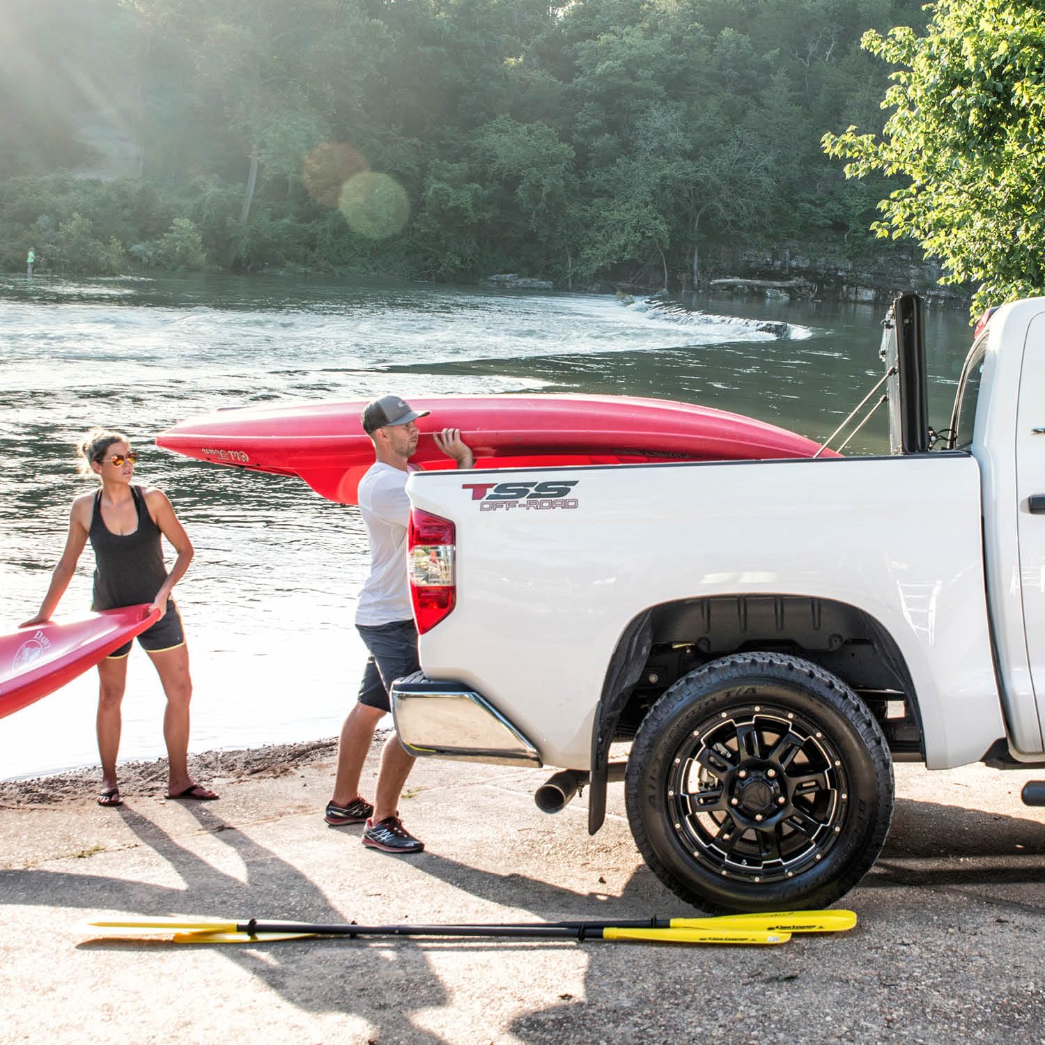 Realtruck Undercover Flex Hard Folding Truck Bed Tonneau Cover | Fx41007 | Fits 2007 - 2021 Toyota Tundra W/O Rail System 5' 7 Bed (66.7)