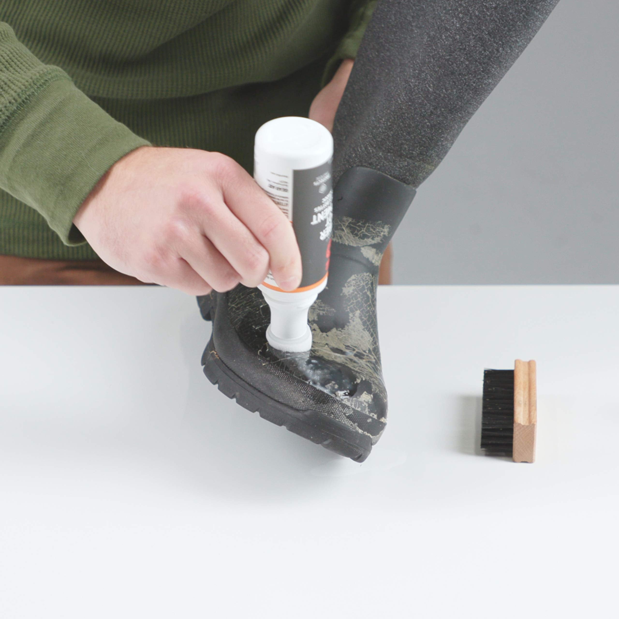 GEAR AID Revivex Rubber Boot Treatment, 4-Ounce Neoprene Protector for Cracks, Holes, UV Damage, Clear