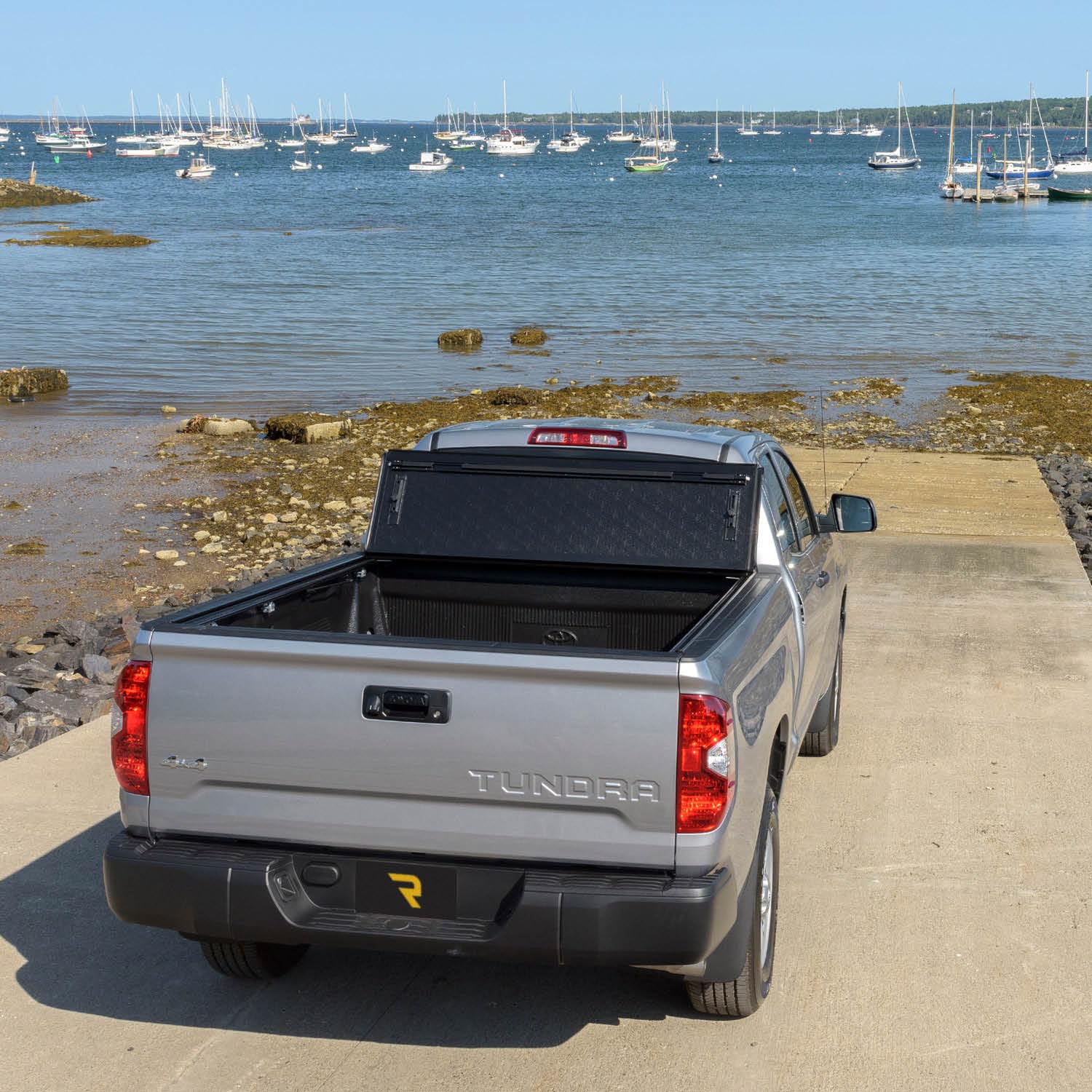 Realtruck Bak Bakflip G2 Hard Folding Truck Bed Tonneau Cover | 226125 | Fits 2015 - 2022 Chevy/Gmc Colorado/Canyon 6' 2'' Bed (