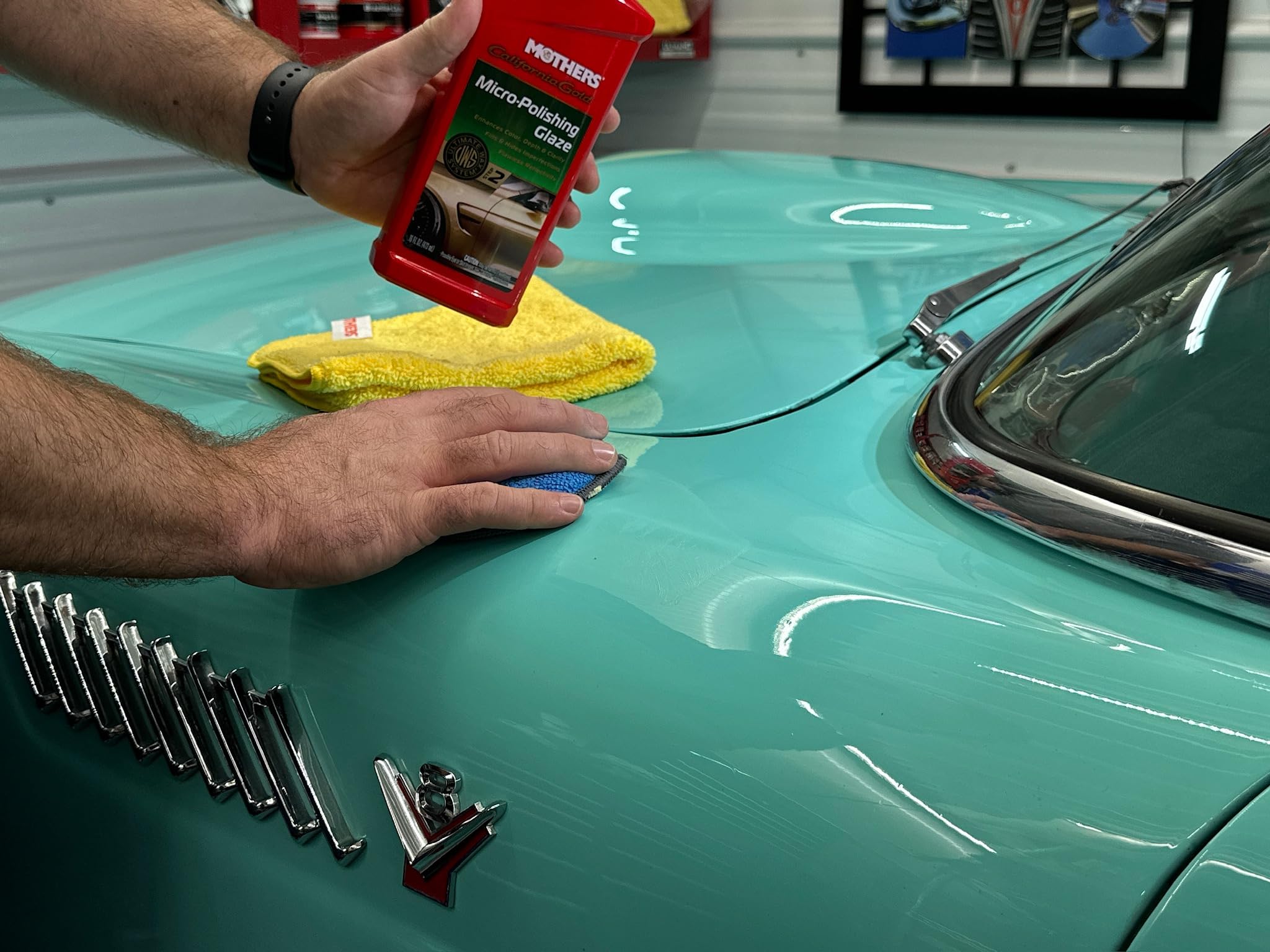 Mothers 08100 California Gold Micro-Polishing Glaze - 16 oz. - Aluminum Oxide, Red - Ultimate Wax System, Step 2