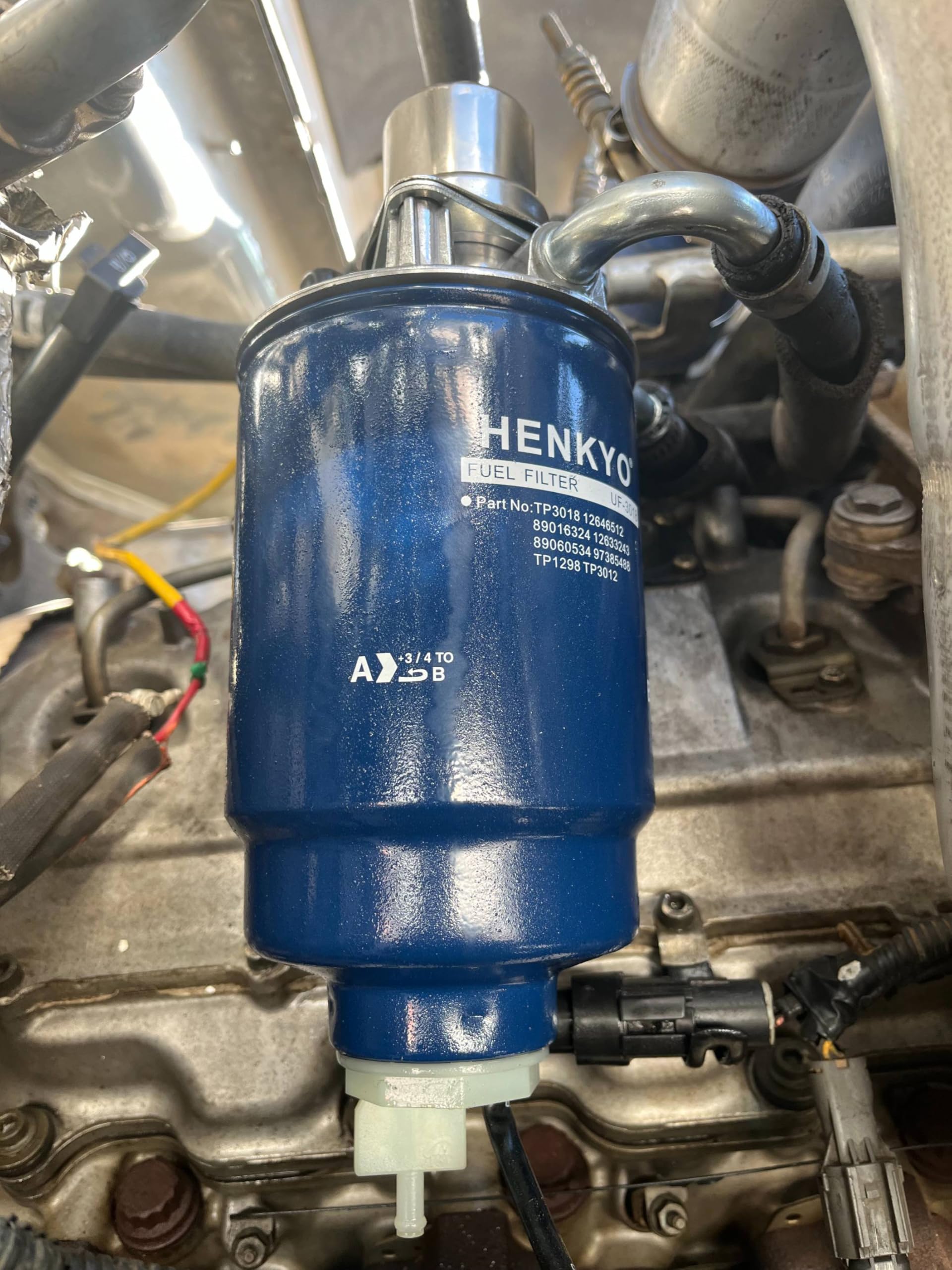 HENKYO Fuel Filter/Water Separator Housing Assembly - 2001-2004 Chevy Silverado/GMC Sierra 2500/3500 6.6L Duramax, Model 977800