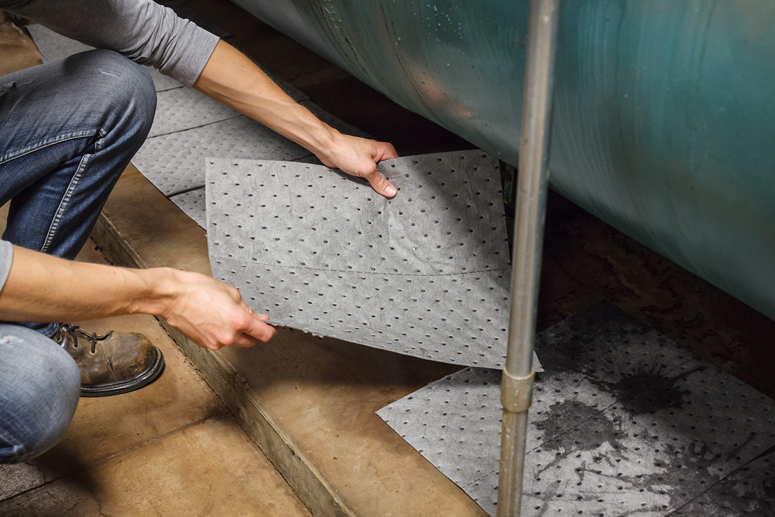 Brady SPC MRO100 Premium Heavy Weight Multi-Purpose (Chemical/Oil/Water) Absorbent Pads with Strong, Low Linting Fine Fiber Cove