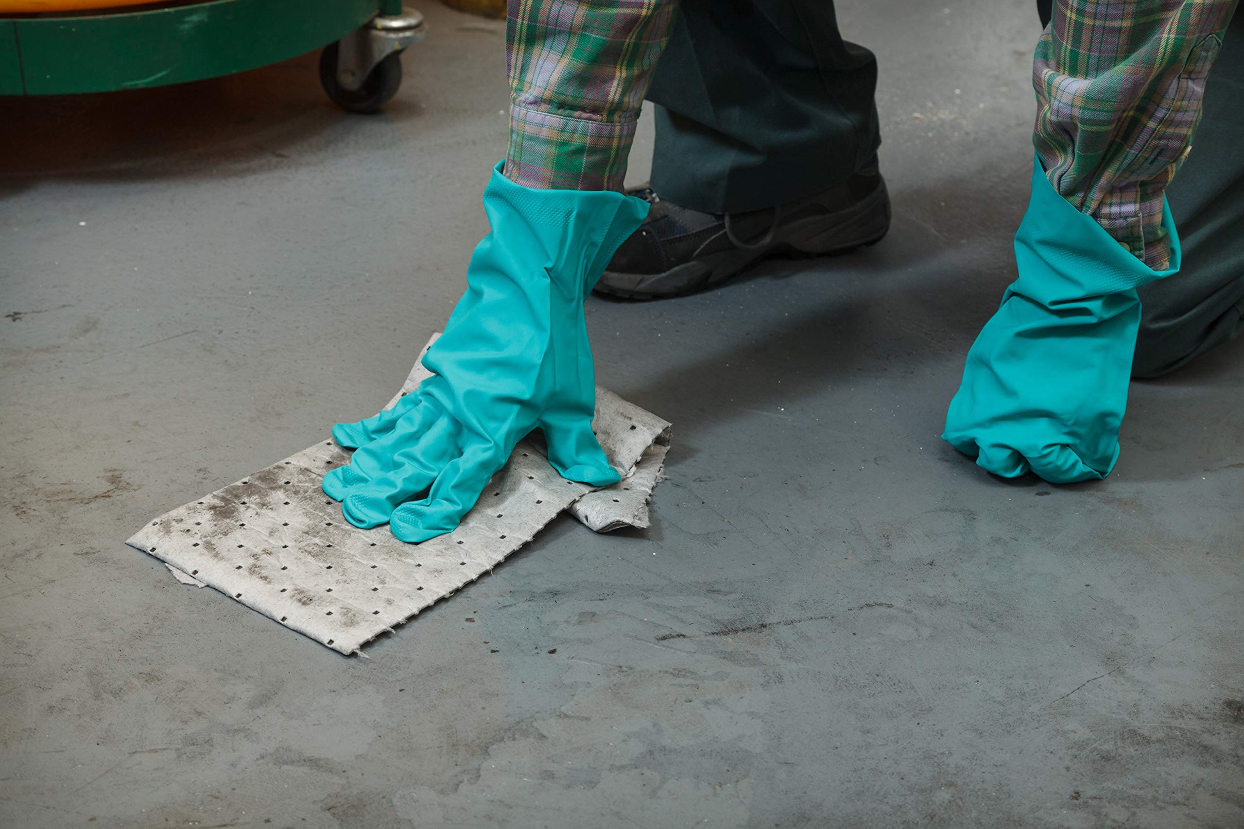 Brady SPC MRO100 Premium Heavy Weight Multi-Purpose (Chemical/Oil/Water) Absorbent Pads with Strong, Low Linting Fine Fiber Cove