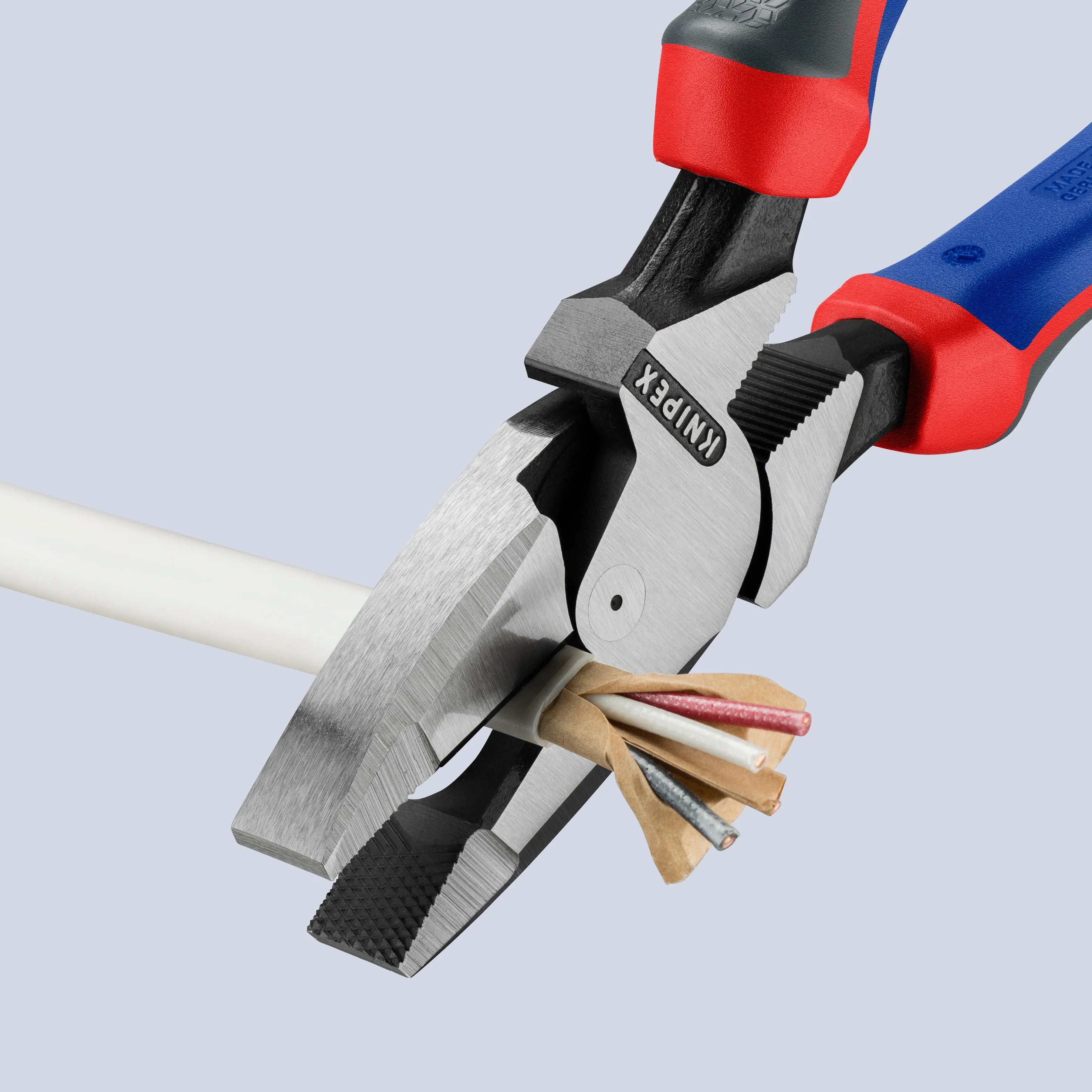KNIPEX 9-1/2" High-Leverage Lineman's Pliers New England Head with KNIPEXTEND Handles (09 02 240)